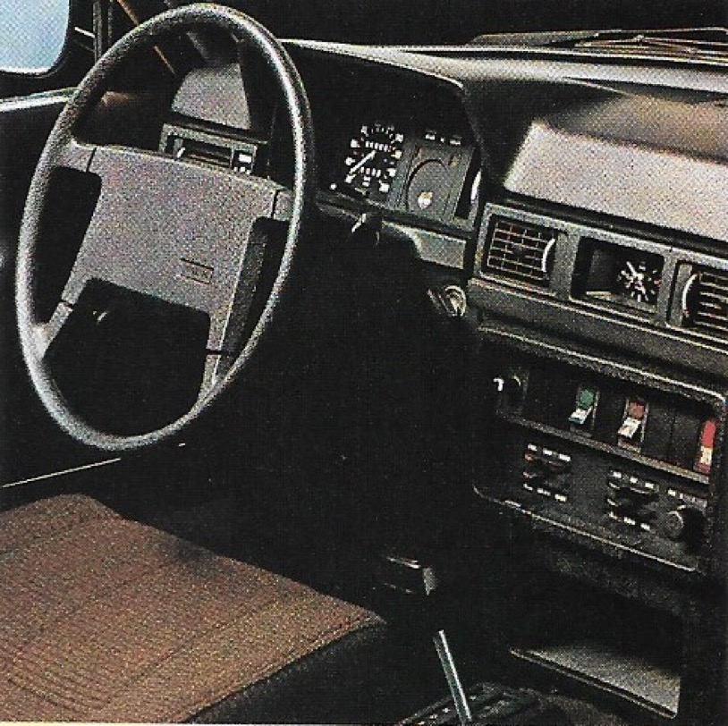 240 intérieur 1978 marron