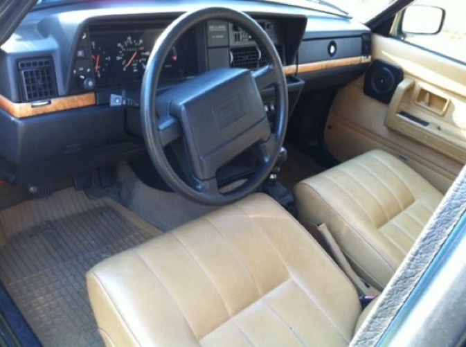 1993-volvo-240-classic-interior