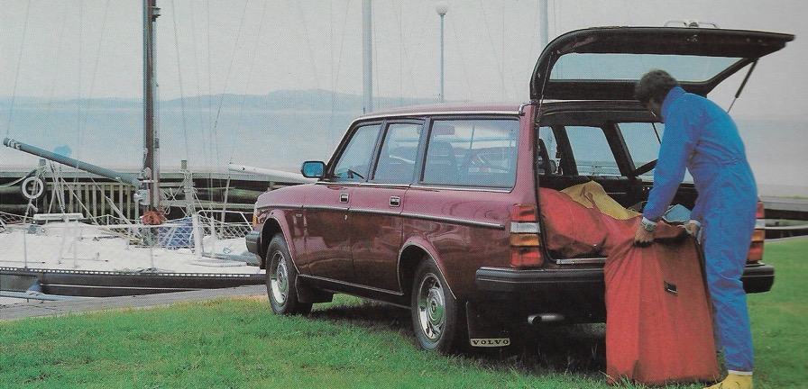 265 GL 1981 rouge vue arrière